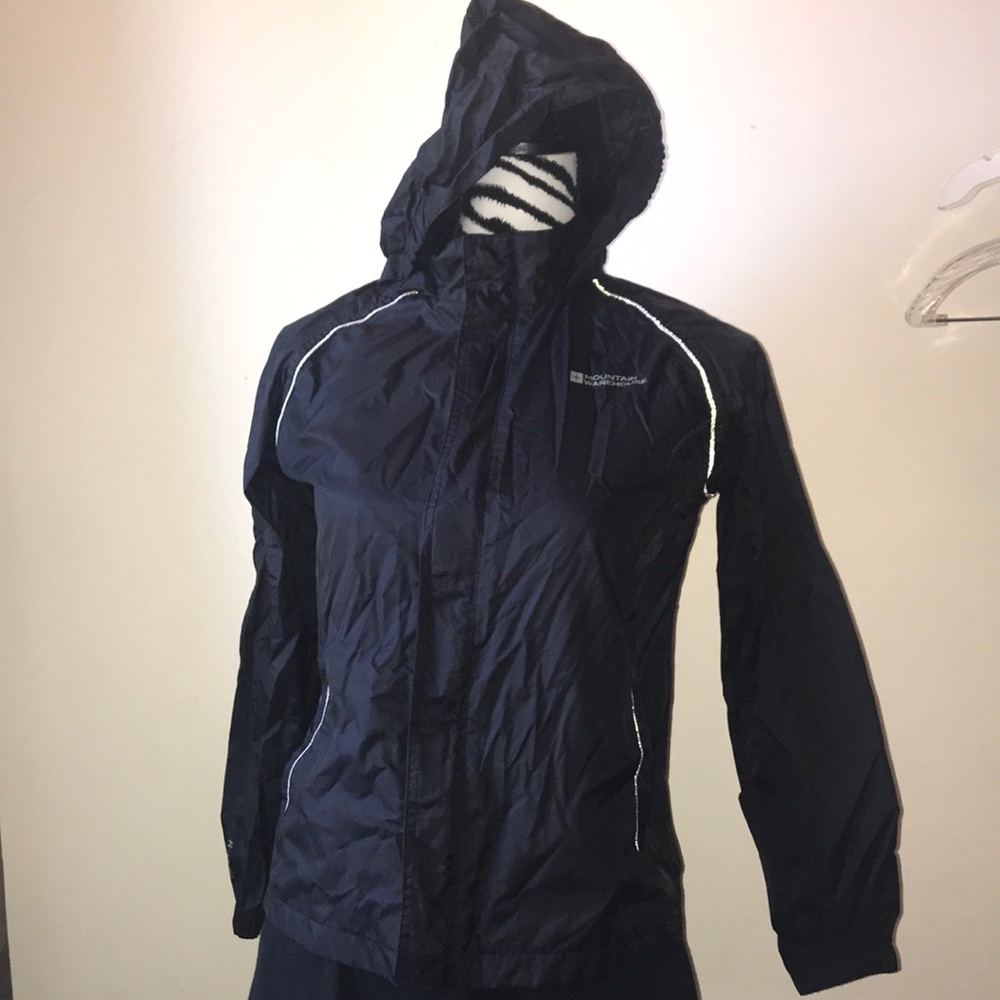 Mountain Hardware black windbreaker size 12